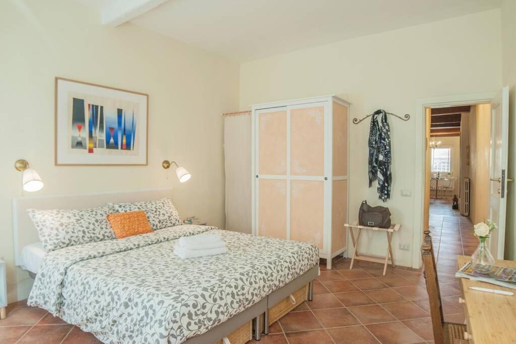 Cozy Macci Flat 4 People Near Santa Croce Square Apartment Florence Exterior photo