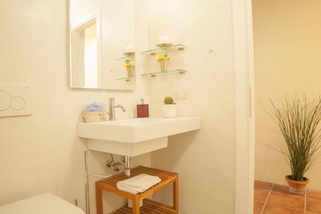 Cozy Macci Flat 4 People Near Santa Croce Square Apartment Florence Exterior photo
